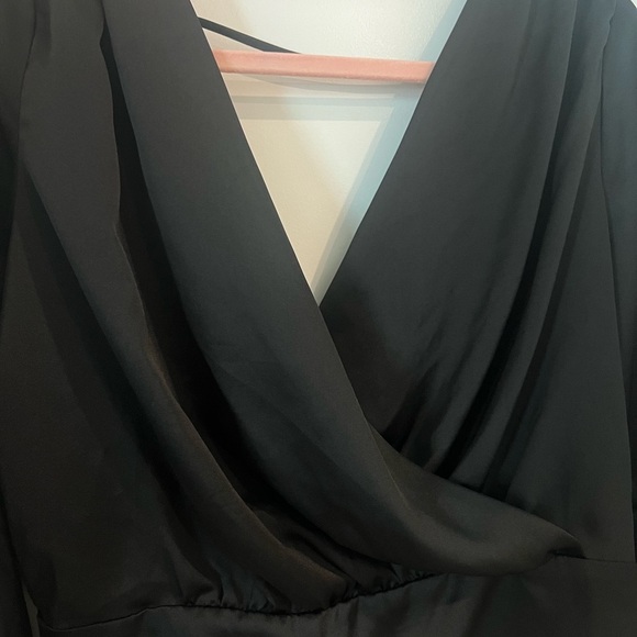 Elegant  V Neck Black Satin Wrap Top Size Medium - Picture 4 of 10